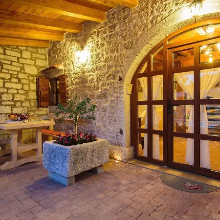 Дом отдыха In Vrsar With Private Pool Marasi
